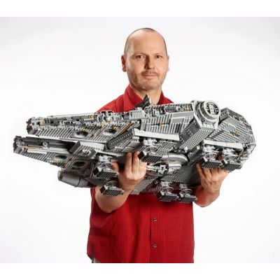 10. LEGO Star Wars 75192 Sokół Millennium
