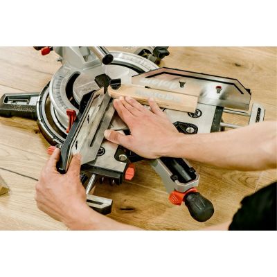 7. Piła ukośna METABO KGSV 72 XACT SYM 216mm 305x72mm