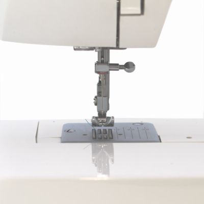 2. Maszyna do szycia ŁUCZNIK Ewa II 2014