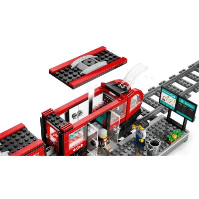 6. LEGO City 60423 Tramwaj miejski ze stacją