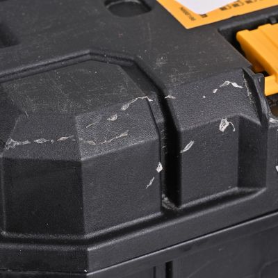 33. Zestaw narzędzi Combo 18V 2x4,0Ah DCK2062M2T DEWALT