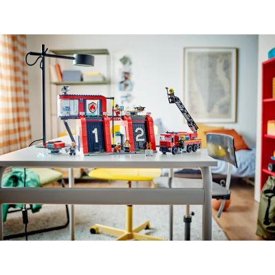 20. LEGO City 60414 Remiza strażacka z wozem strażackim