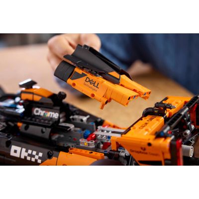17. LEGO 42228 Technic - Bolid McLaren MCL39 F1