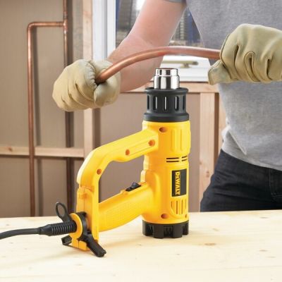 6. DeWALT D26411 450 l/min Czarny, Żółty 1800 W