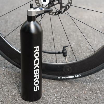 13. Zbiornik ciśnieniowy Rockbros do pompowania opon bezdętkowych tubeless 200 PSI 1.2l - czarny