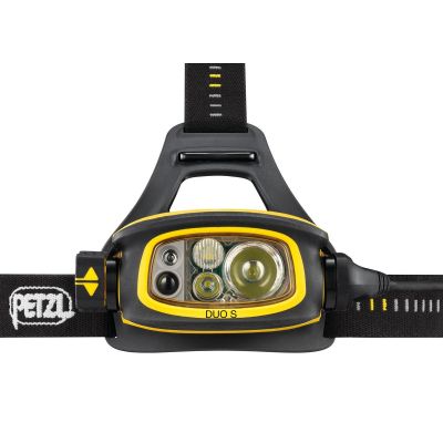 2. Latarka czołowa Petzl Duo S niezwykle mocna, wodoodporna i ładowalna latarka czołowa, wyposażona w funkcję antyodblaskową FACE2FACE firmy Petzl. 1100 lumenów.