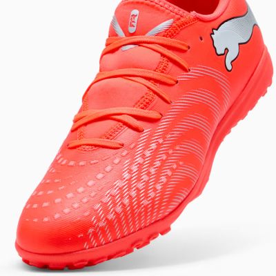 4. Buty Puma Future 9 Play TT 108918-01
