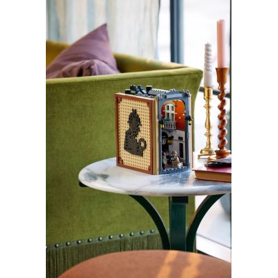 13. LEGO ICONS 10351 Sherlock Holmes: Book nook