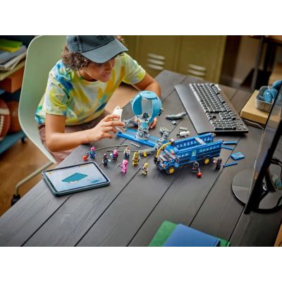 19. LEGO FORTNITE 77073 Bus bojowy