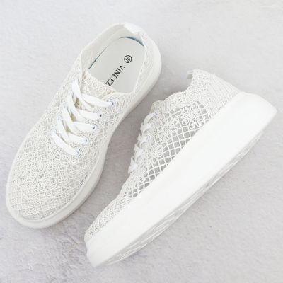 4. Półbuty damskie na platformie koronkowe białe Vinceza 17371