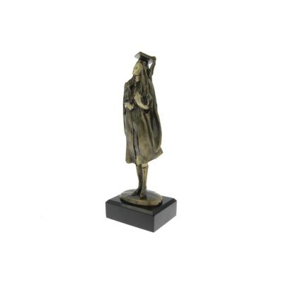 2. Statuetka Absolwentka Tryumf