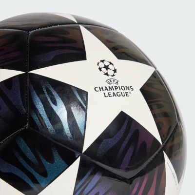 4. Piłka adidas UCL Club JX9091