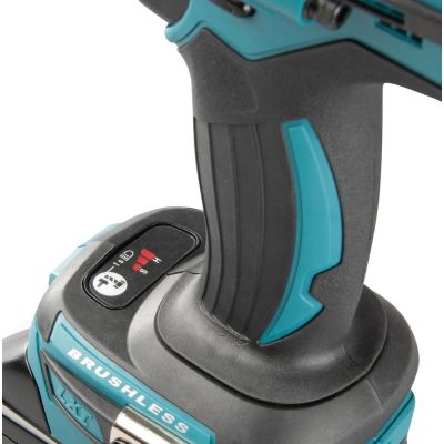 15. Klucz udarowy MAKITA DTW1004Z 18V 1050Nm 1/2"