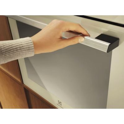 3. Piekarnik ELECTROLUX LOE8F38S