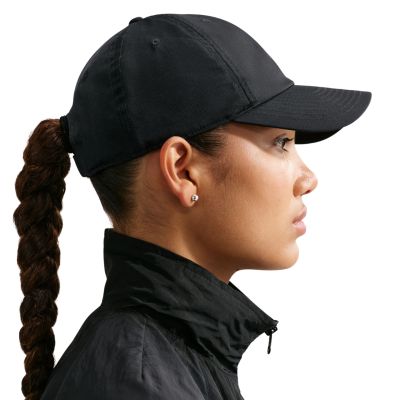 8. Czapka z daszkiem Nike Dri-FIT Club czarna FB5372 011