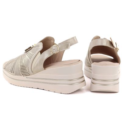 4. Skórzane sandały damskie na platformie koturn złoty M.Daszyński 25144-4