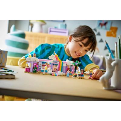 9. LEGO Friends 42684 - Jednorożcowa kawiarnia