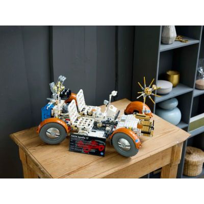 9. LEGO Technic 42182 NASA Apollo pojazd LRV
