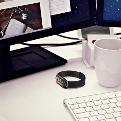 6. Pasek Tech-Protect MilaneseBand na Xiaomi Smart Band 8 / 8 NFC - beżowy
