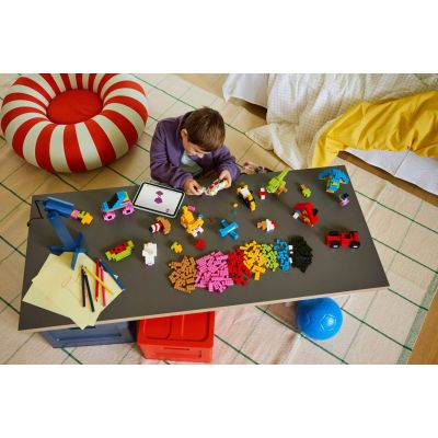10. LEGO Classic 11045 - Kreatywne kolorowe klocki