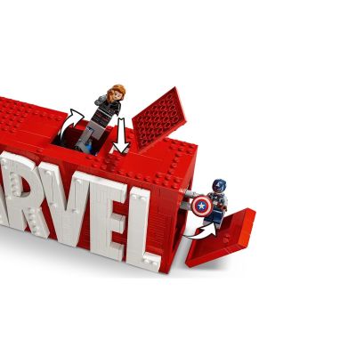5. LEGO MARVEL SUPER HEROES 76313 Logo MARVEL z minifigurkami
