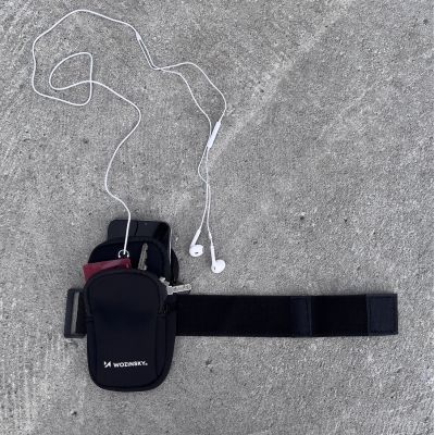 14. Wozinsky opaska na telefon do biegania armband czarna (WABBK1)
