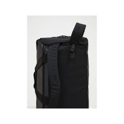 5. Torba PEAK PERFORMANCE Vertical Duffle 40L kolor czarny