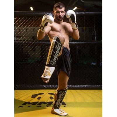 2. Ochraniacze na piszczele M - Undefeated