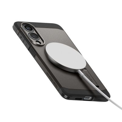 6. Etui Spigen Tough Armor MagSafe na Samsung Galaxy S25 Edge - szaro-czarne
