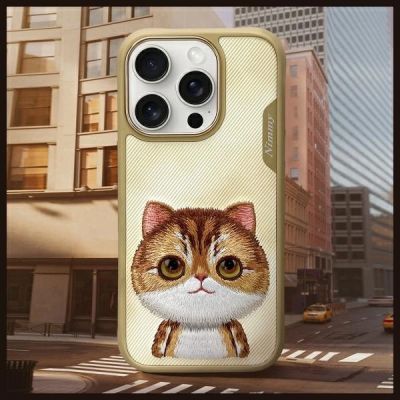 8. Etui Nimmy Big Eyed Pet 2.0 Cat na iPhone 16 Pro - zielone