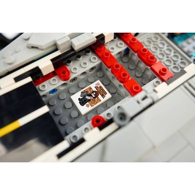 11. LEGO Marvel Super Heroes 76354 - Lotniskowiec T.A.R.C.Z.Y