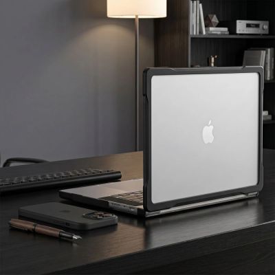 9. Etui Tech-Protect Velar na MacBook Pro 16" 2021 / 2023 / 2025 / 2026 - przezroczysto-czarne