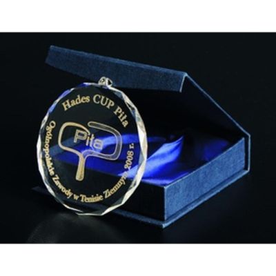 7. Medal szklany grawerowany z etui