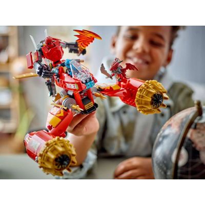 9. LEGO NINJAGO 71830 Burzowy jeździec-mech Kaia