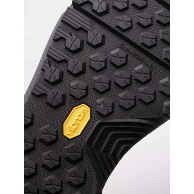 14. Buty Under Armour Valsetz Mid M 3027382-001