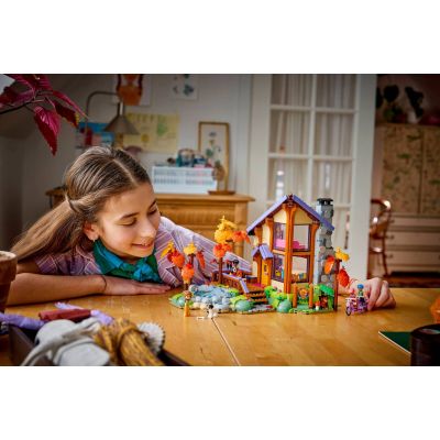 11. LEGO Friends 42705 - Jesienna leśna chatka