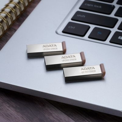 6. ADATA pendrive UR350 256 GB UR350-256G-RSR/BG