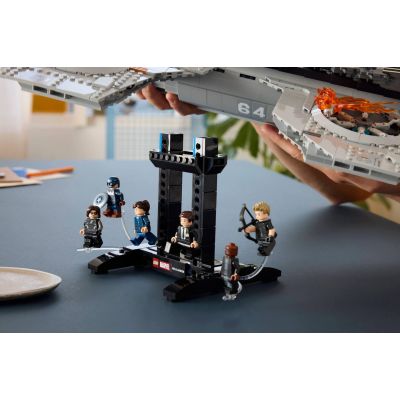 19. LEGO Marvel Super Heroes 76354 - Lotniskowiec T.A.R.C.Z.Y