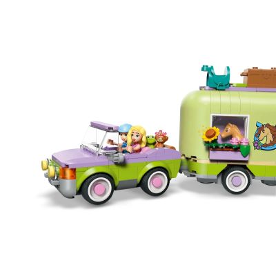 6. LEGO Friends 42695 Przyczepa do przewozu źrebaków