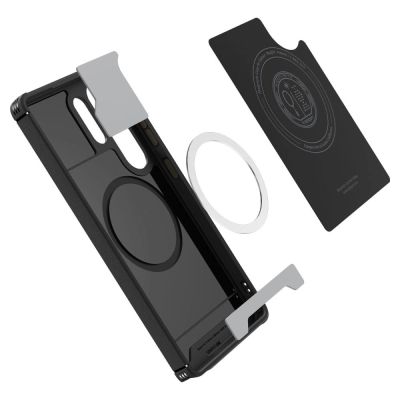 8. Etui Spigen Core Armor Mag na Samsung Galaxy S25 Ultra - czarne