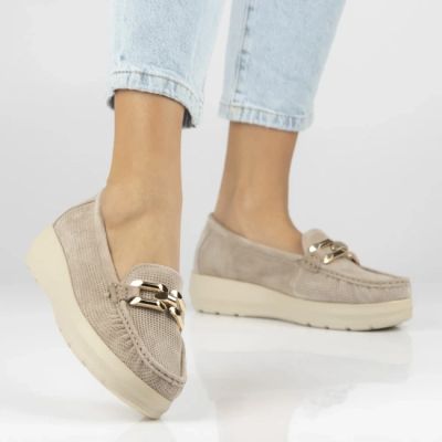 6. Skórzane mokasyny na koturnie beżowe Filippo DP7652