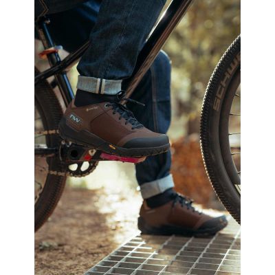 5. Buty rowerowe NORTHWAVE Multicross Mid Gtx czarny