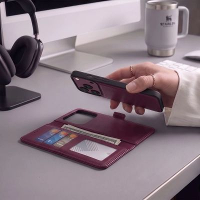 5. Etui Tech-Protect Wallet MagSafe na iPhone 17 Pro / 18 Pro - burgudnowe