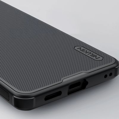 8. Etui Nillkin Super Frosted Shield Pro Magnetic kompatybilne z MagSafe na Samsung Galaxy S26 - czarne