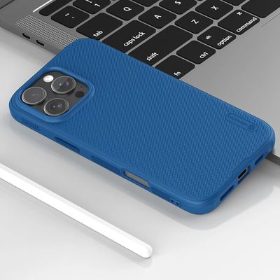 7. Etui Nillkin Super Frosted Shield Pro na iPhone 16 Pro - niebieskie