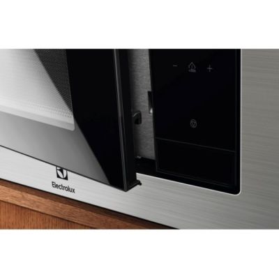 4. Kuchenka mikrofalowa ELECTROLUX EMS4253TBX