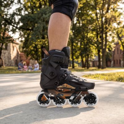 4. NA1601 ŁYŻWOROLKI SLALOMOWE SLAYD CZARNE ROZM. 42 NILS EXTREME