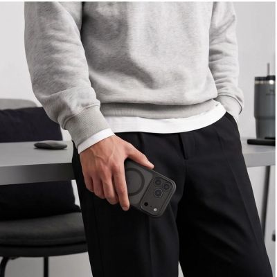 9. Etui Tech-Protect BasicMag MagSafe na iPhone 17 Pro / 18 Pro - czarne matowe