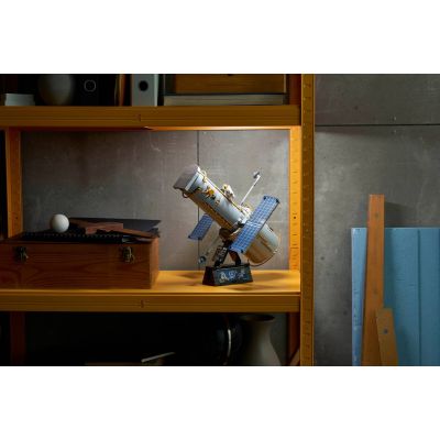 17. LEGO Icons 11382 - Kosmiczny Teleskop Hubble'a