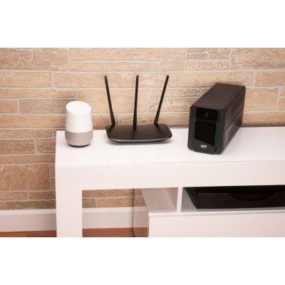 5. APC EASY UPS 700VA 230V AVR/SCHUKO SOCKETS